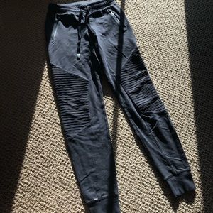 Alo yoga grey moto sweatpants